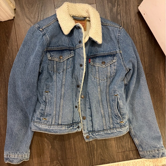 Levi's Jackets & Blazers - Levi’s Sherpa Lined Jean Jacket